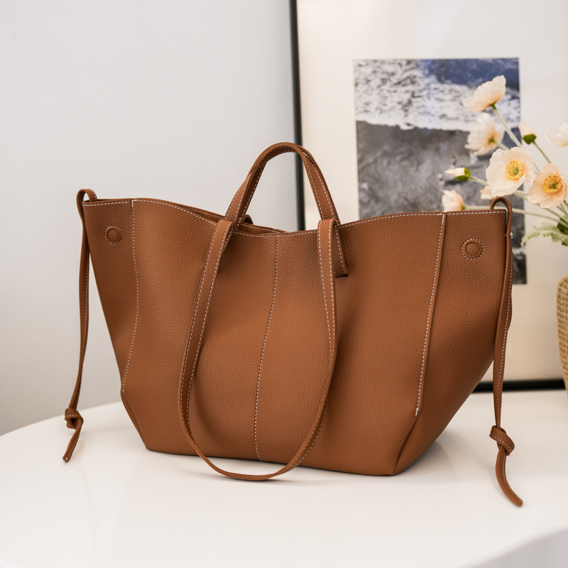 Luxury Bags Trend 2025 - Bolsos de mano de cuero de