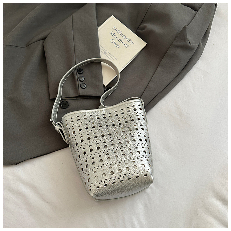Bolso de cubo grande de cuero  - Luxury Bags Vip reseña y precio